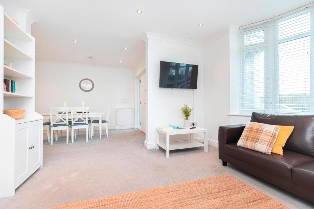 Bournecoast - Clifftop Apartment With Garden -Fm827 본머스 외부 사진