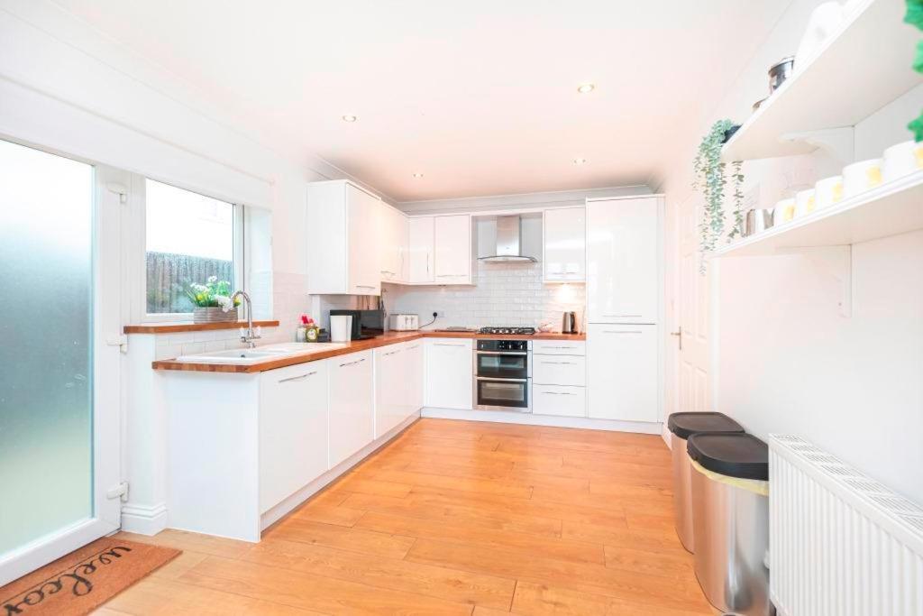 Bournecoast - Clifftop Apartment With Garden -Fm827 본머스 외부 사진